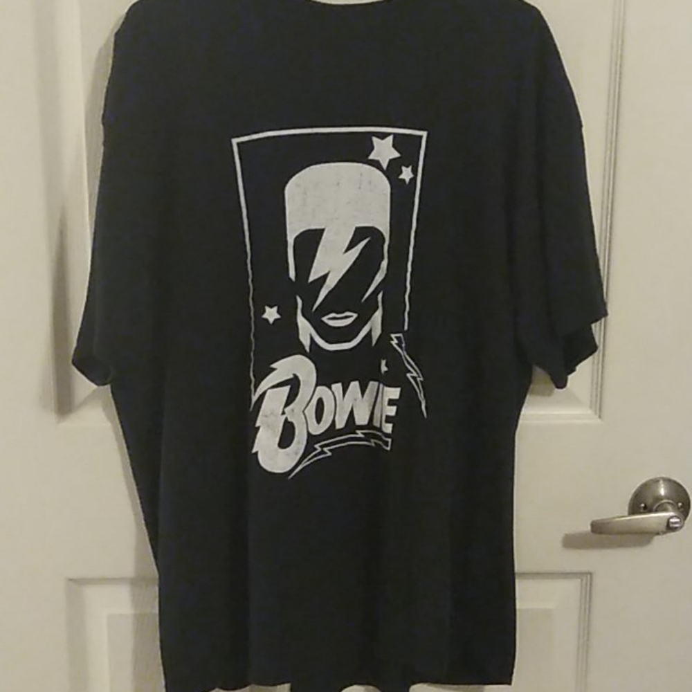 New David Bowie t-shirt black and white